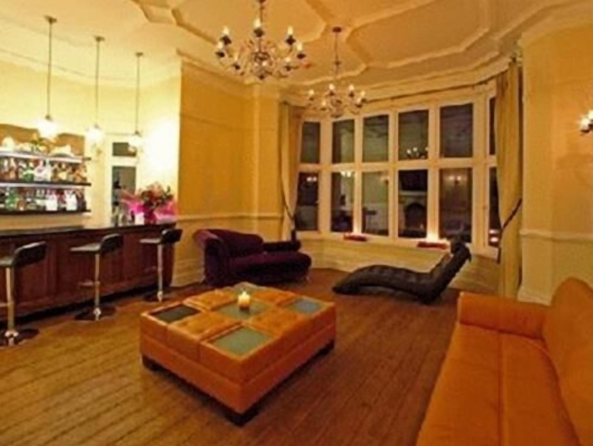 Space Boutique B&B - With Free Private Car Park Llandudno Buitenkant foto