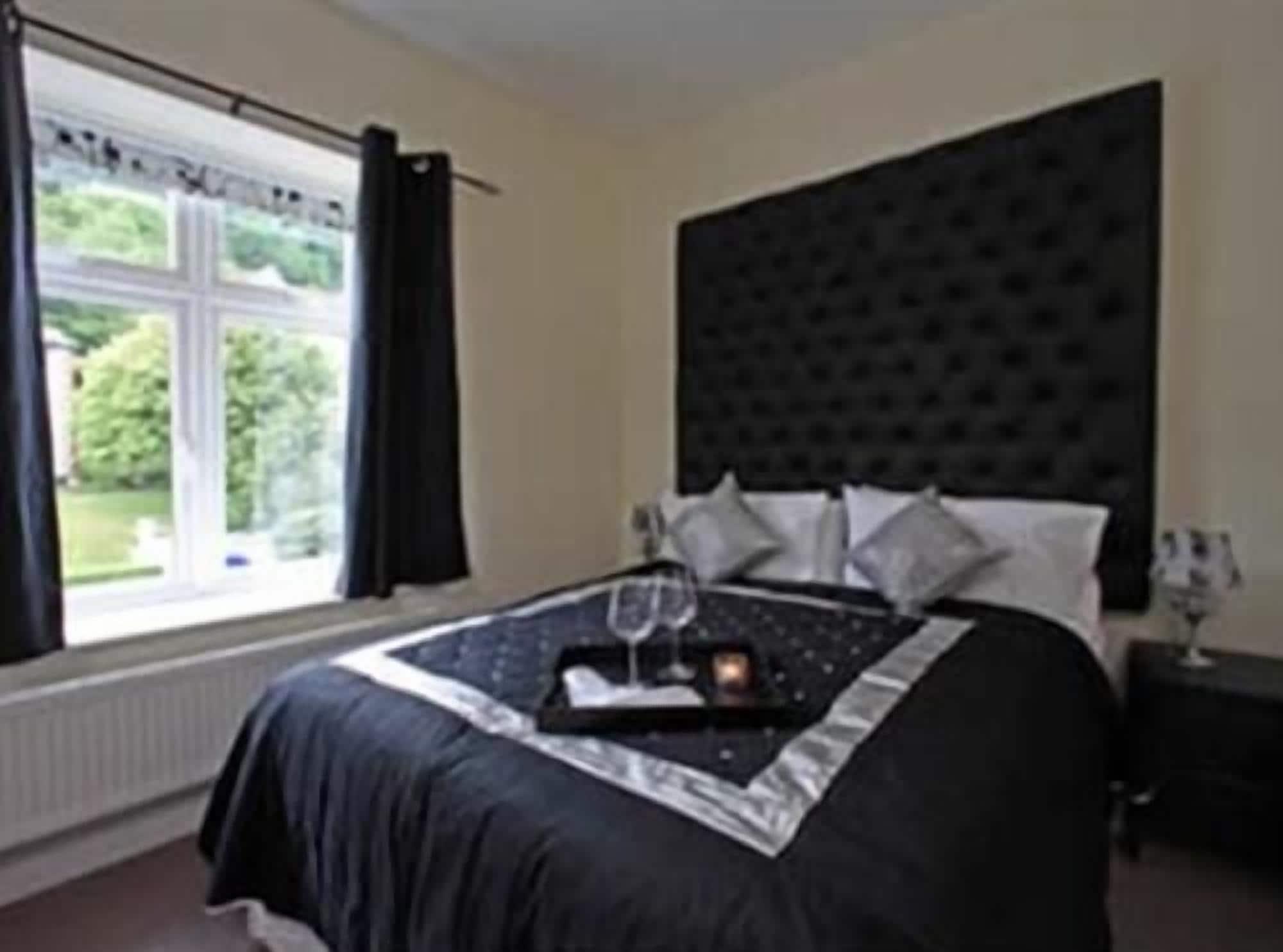 Space Boutique B&B - With Free Private Car Park Llandudno Buitenkant foto